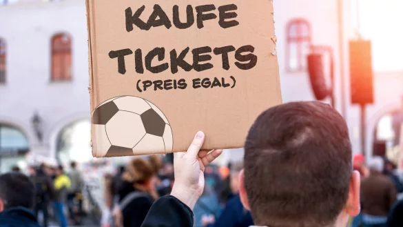 Viele Arminia-Fans wollen in Berlin dabei sein. Bei dem Ticketverkauf des DFB sind viele von ihnen leer ausgegangen. - &copy; picture alliance / CHROMORANGE