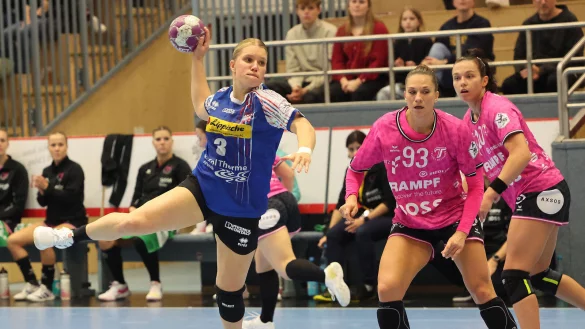 Volle Kraft voraus: Blombergs Kreisl&auml;uferin Laura R&uuml;ffieux und ihr Team ziehen im November nach zwei Siegen &uuml;ber Metzingen in die European-League-Gruppenphase ein. - &copy; Paul Cohen