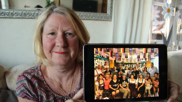 Die fr&ouml;hliche Oktoberfest-Stimmung auf Guam wird es dieses Jahr nicht geben. Auch auf der Insel wurden alle Veranstaltungen wegen der Coronavirus-Pandemie abgesagt. Ilona K&ouml;nig zuhause in Blomberg bleibt nur die Erinnerung auf ihrem Tablet. - &copy; Silke Buhrmester