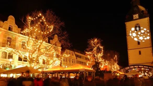 Stimmungsvoll wird es an den Abenden auf dem Detmolder Advent. Er&ouml;ffnet wird er heute um 17 Uhr. Er dauert bis einschlie&szlig;lich  Heiligabend. - &copy; Stadt Detmold