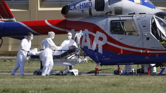 Notfallpatient - &copy; Foto: Jean-Francois Badias/AP/dpa