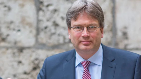 Der Historiker Reinhard Laube &uuml;bernimmt eine weltbekannte Bibliothek. - &copy; dpa