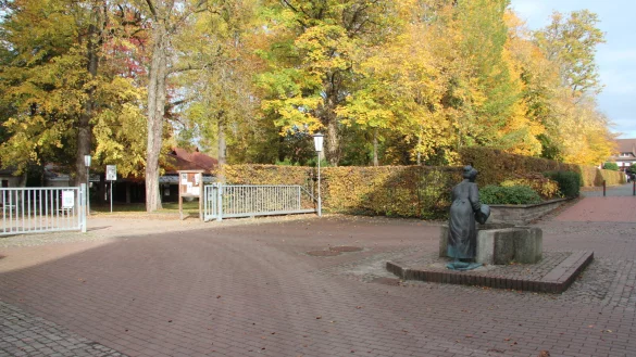 Ein Aush&auml;ngeschild f&uuml;r Bad Meinberg ist der Kurpark. - &copy; Cordula Gr&ouml;ne