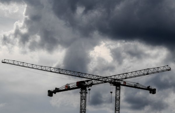 Die deutsche Wirtschaft wird nach Ifo-Einschätzung in diesem und nächsten Jahr schwächer wachsen als erwartet. (Symbolbild) - © Britta Pedersen/dpa-Zentralbild/dpa