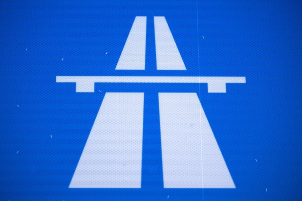 Noch mal rund 27 Millionen muss der Bund für die gescheiterte Pkw-Maut bezahlen. (Symbolbild) - © Hendrik Schmidt/dpa
