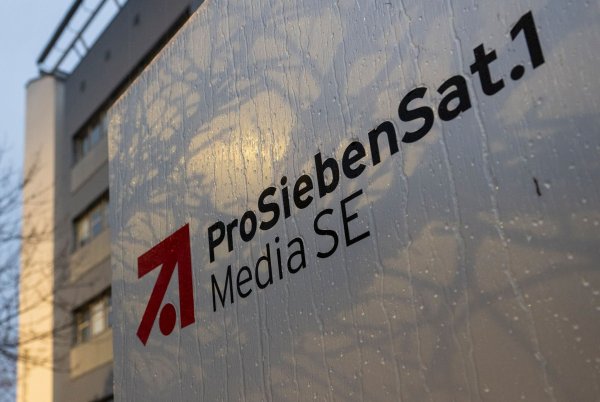 Der italienische MFE-Konzern hält nach eigenen Angaben nun über 75 Prozent der Anteile an dem deutschen Fernsehkonzern (Archivbild). - © Lennart Preiss/dpa