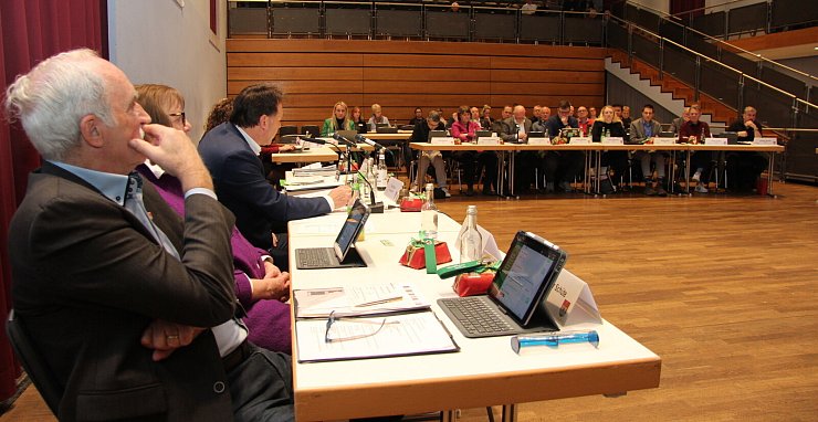 In der jüngsten Ratssitzung haben sich die Fraktionen über eine gemeinsame Stellungnahme zur Windkraft-Debatte gegeben. - © Archivfoto: Jana Beckmann