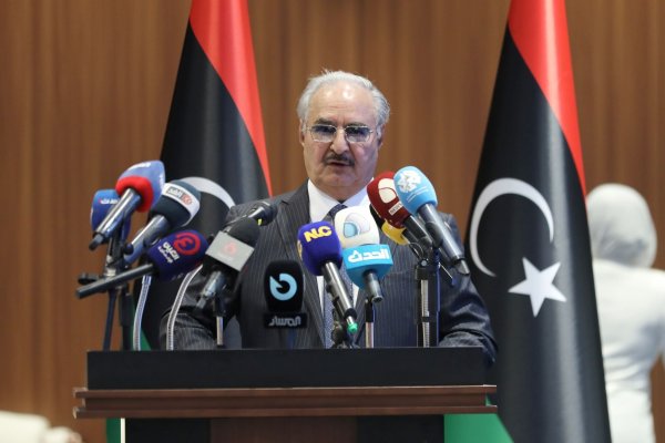 Dem ostlibyschen Machthaber Haftar käme russische Luftverteidigungssysteme sowie Angriffswaffen gelegen. (Archivbild) - © Khaled Nasraoui/dpa