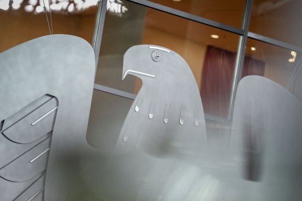Während andere sprechen, schweigt der Bundesadler. (Archivbild) - © Kay Nietfeld/dpa
