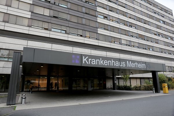 Das Krankenhaus Merheim musste für eine Bombenentschärfung geräumt werden (Archivbild). - © Oliver Berg/dpa