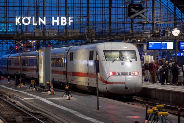 Ab Dezember gilt bei der Deutschen Bahn ein neuer Fahrplan - unter anderem mit der Verbindung Berlin-Paris. (Archivfoto) - © Thomas Banneyer/dpa