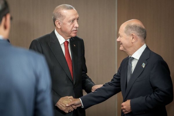 Scholz reist zu Treffen mit Erdogan in die Türkei. - © Kay Nietfeld/dpa