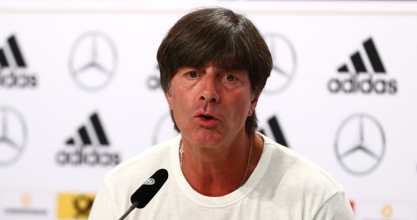 Jogi Löw spricht über den derzeitigen Stand der Nationalelf. - © dpa